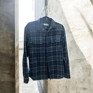 Old Navy Blue Plaid Button-Up Shirt in large